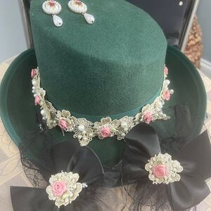 Top Hat assimetrical with matching gloves and earrings